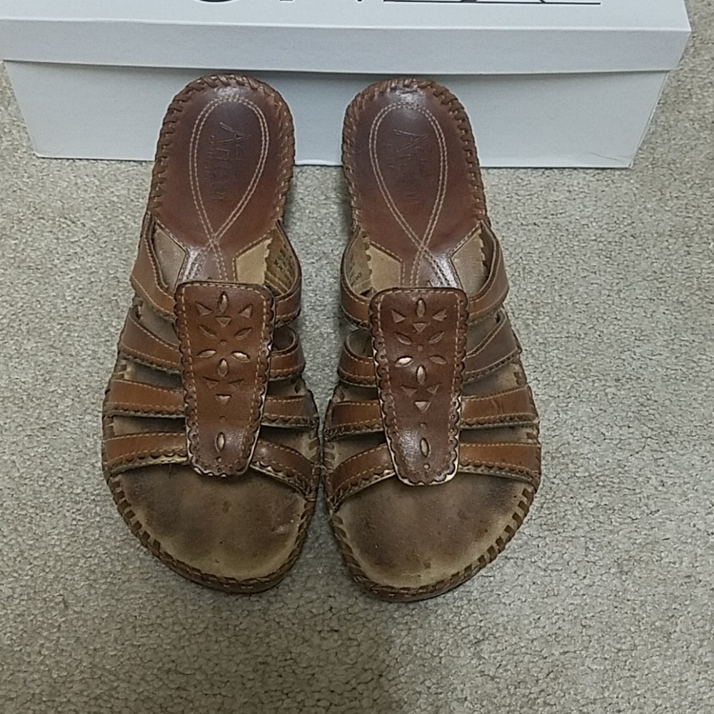 Sandles